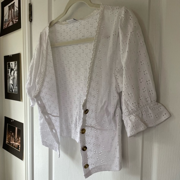 Cropped V-Neck Crochet Blouse - Picture 5 of 9